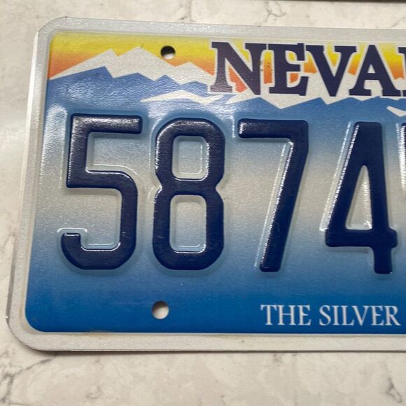 US State Ski Utah & Nevada Collectibles Motor Vehicles License Plate Lot of 2 - Picture 4 of 8